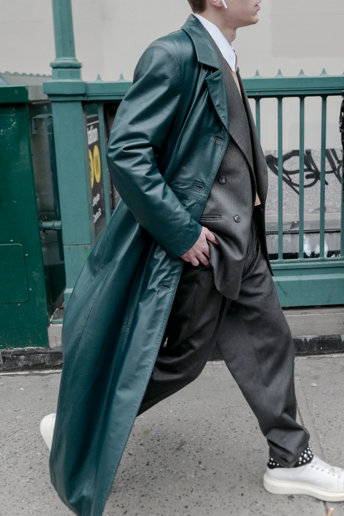 6 Reasons Every Man Should Own a Trench Coat插图