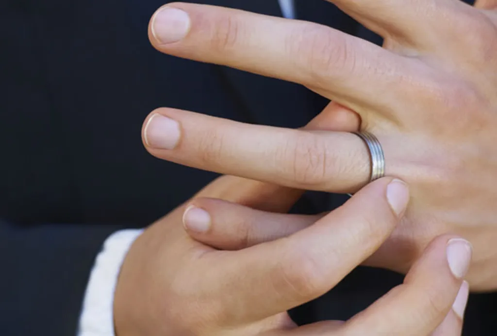 Man rings with religious or cultural symbols插图