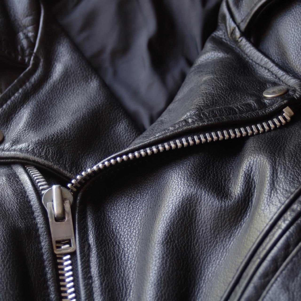 Can leather jackets get wet插图4
